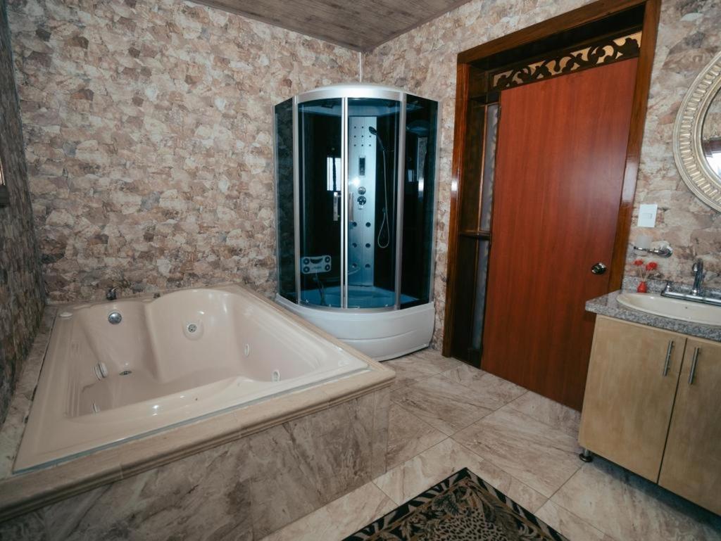 Salamina Highs Hotel Exterior photo